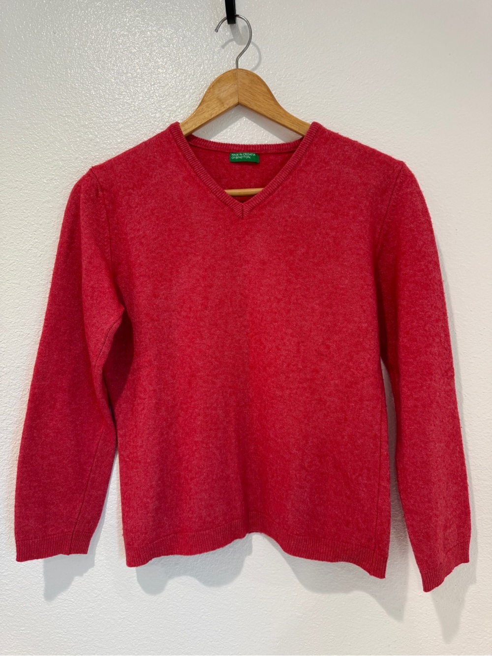 Benetton Wool Cashmere Angora Blend Knit V-Neck Sweater Coral Red Minimalist S
